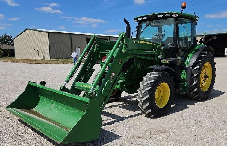 2017 John Deere 6130R  MFWD tractor