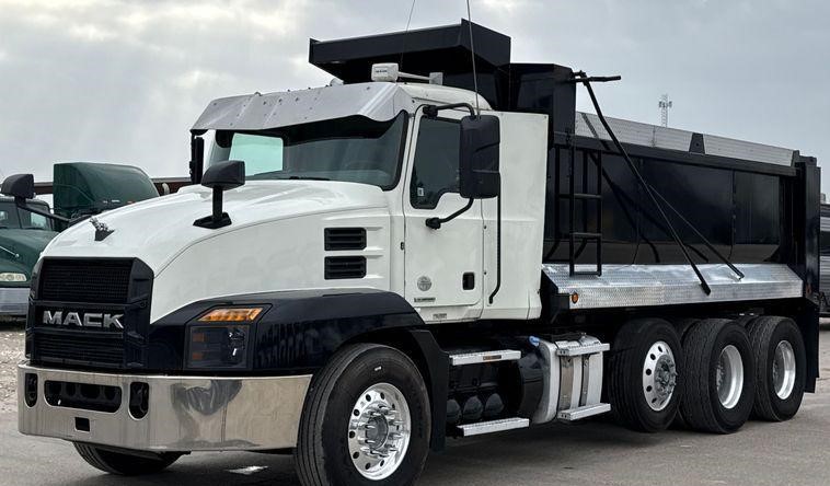 2019 Mack Anthem dump truck
