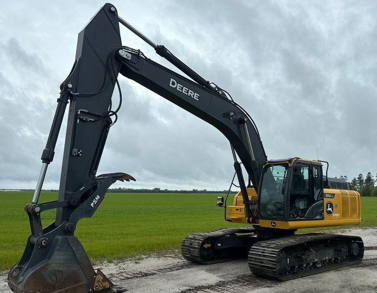 2022 John Deere 250G LC excavator
